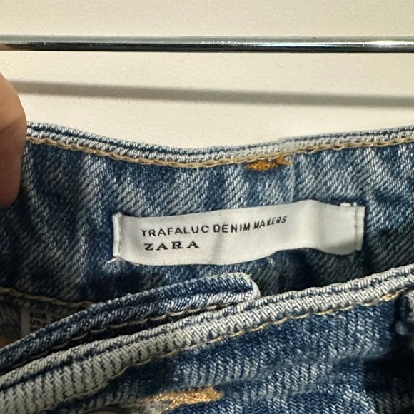 Zara Trafaluc Lips Patch Distressed Denim Shorts US 6 - Picture 5 of 8